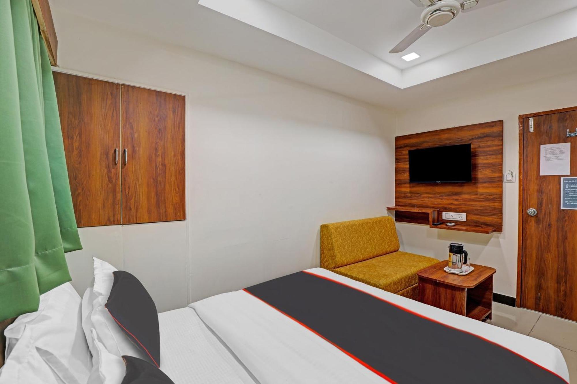 Capital O Bhavya Villa Ahmedabad Esterno foto