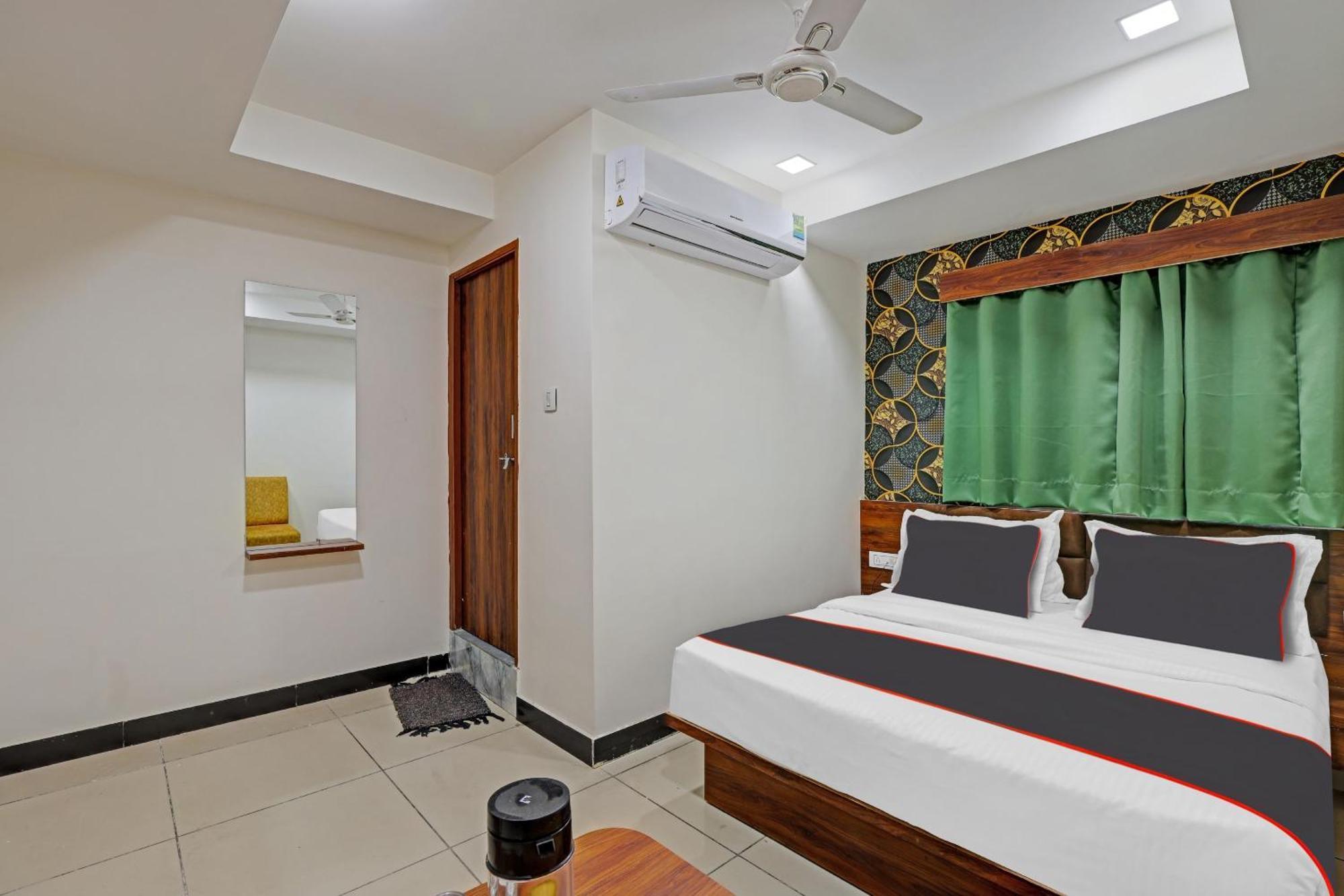 Capital O Bhavya Villa Ahmedabad Esterno foto