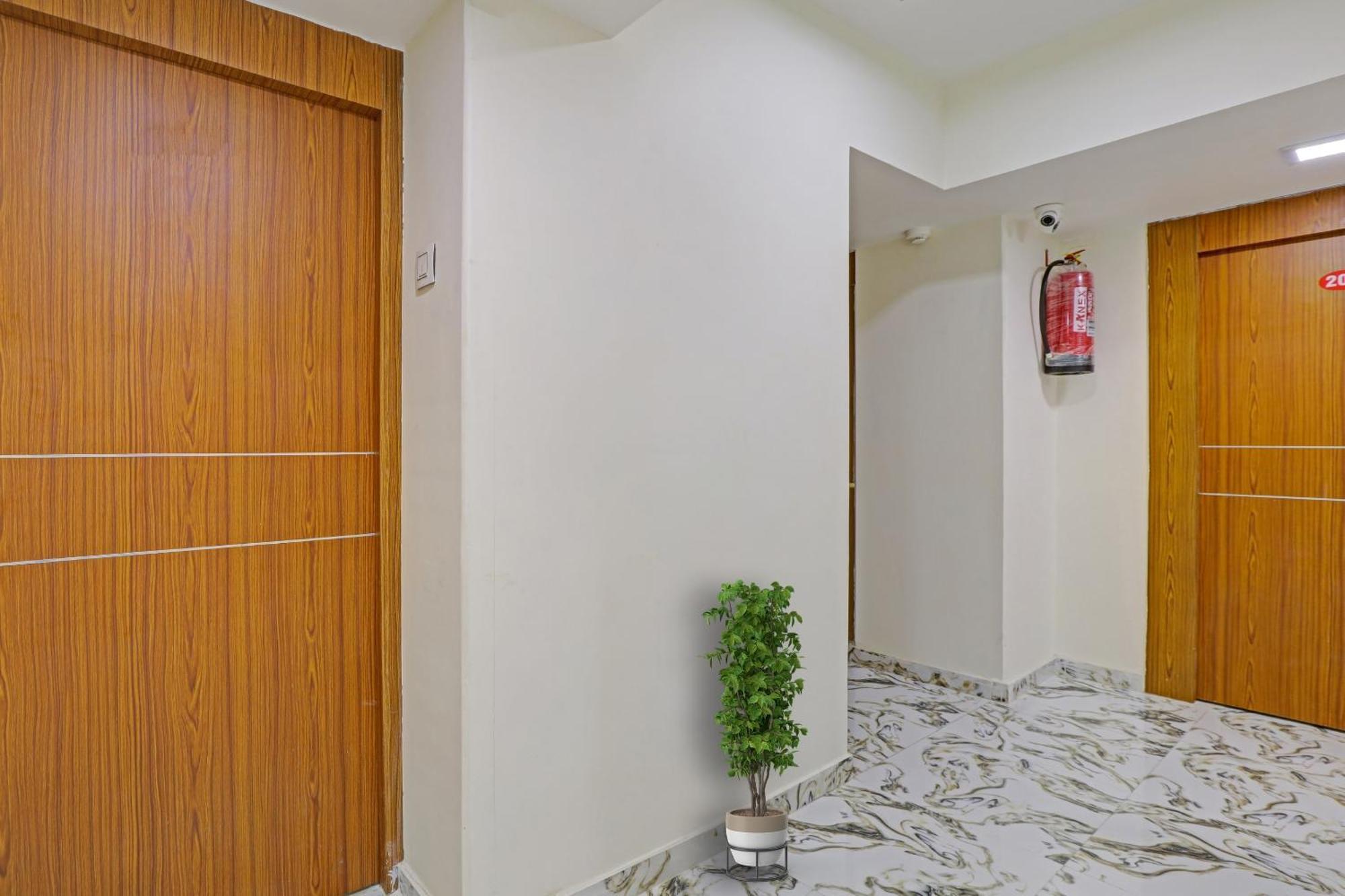 Capital O Bhavya Villa Ahmedabad Esterno foto