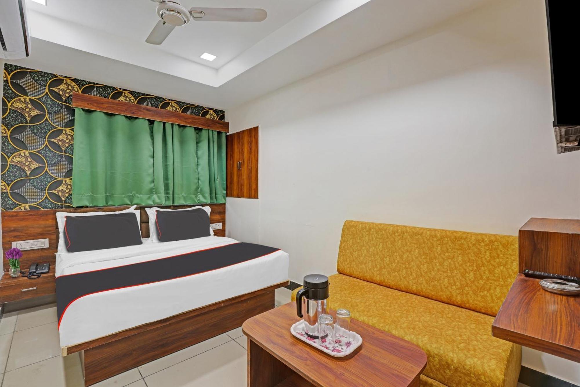 Capital O Bhavya Villa Ahmedabad Esterno foto
