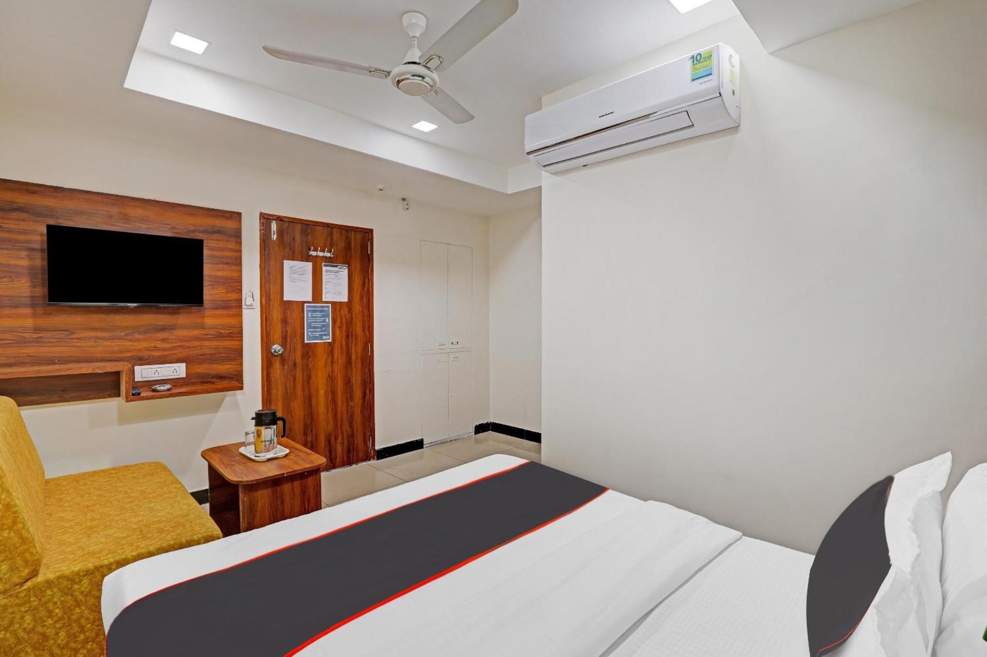 Capital O Bhavya Villa Ahmedabad Esterno foto